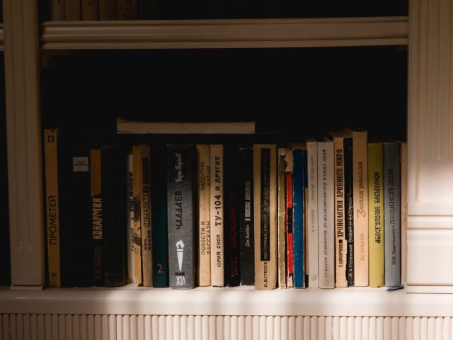 Poche ou grand format : quel format choisir pour votre