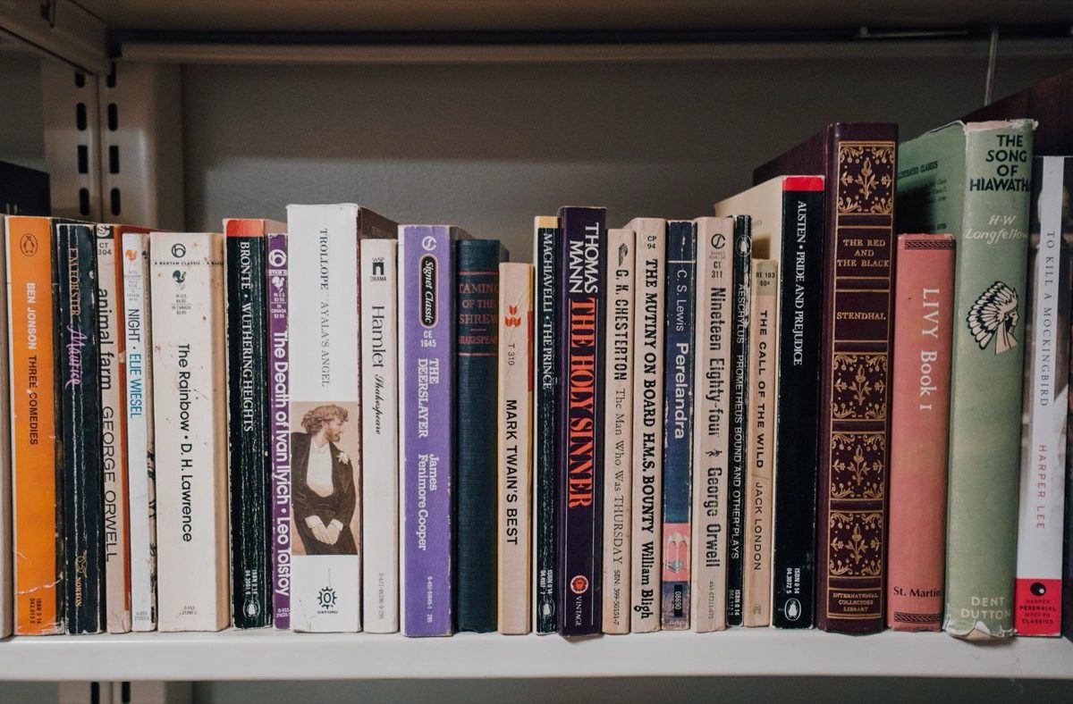 Choisir entre poche, broché et relié pour sa bibliothèque